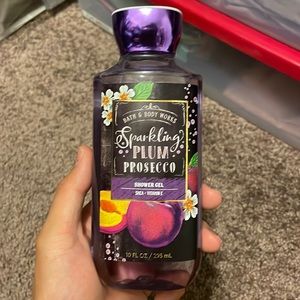 Sparkling plum Prosecco shower gel